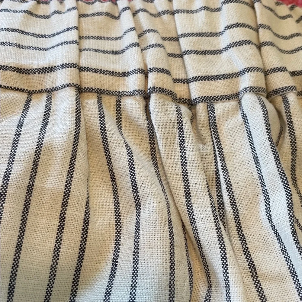 Women’s S Apt. 9 cream/blue vertical stripe 53% linen 2% spandex wide leg capris